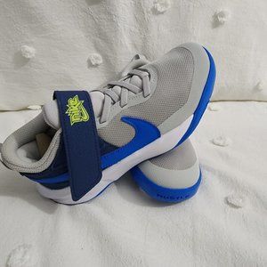 Nike Kids Little Kids' Nike Team Hustle D 10 Basketball Shoes (1Y)